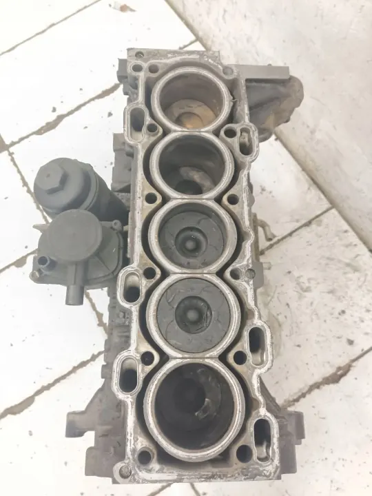 Bloque Motor Volvo D5244T5 Usado - Calidad OE image 5