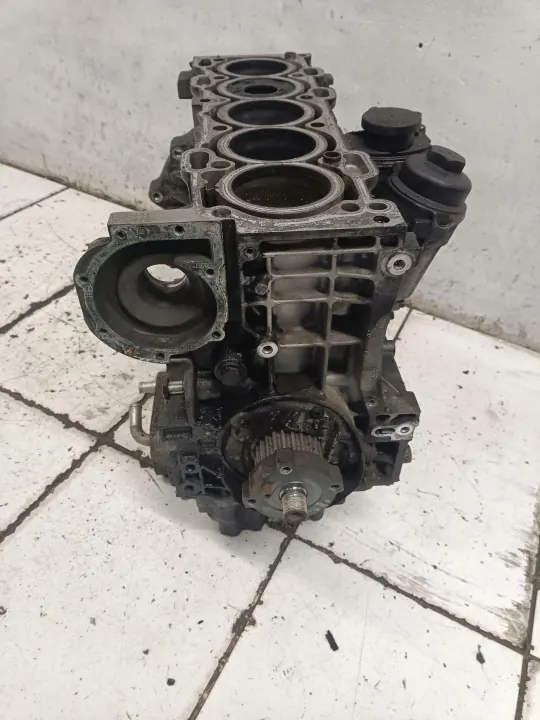 Bloque Motor Volvo D5244T5 Usado - Calidad OE image 6
