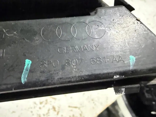 Grille avant gauche AUDI A3 8P LIFT 09- OEM image 3