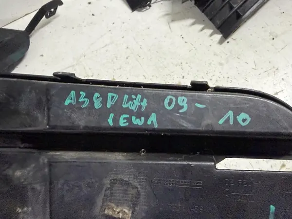 Grille avant gauche AUDI A3 8P LIFT 09- OEM image 4