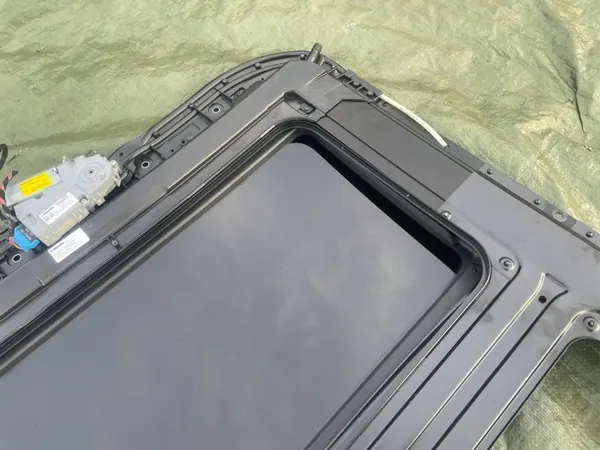 Taklucka OEM 4F5877043F för Audi A6 C6 Sedan image 6