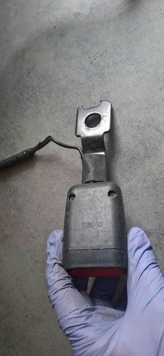 KIA Soul I Sicherheitsgurtschloss links vorne OEM image 4