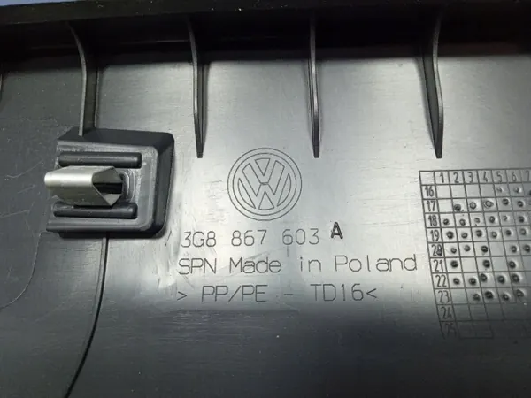 Moldura de maletero VW Arteon OEM 3G8867603 - Usado image 10