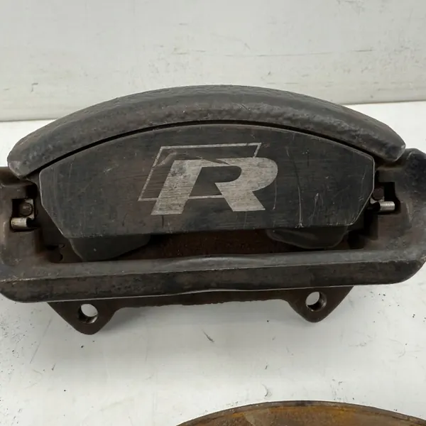Conjunto discos e pinças travão OEM LAA15233 VW Golf VII image 3
