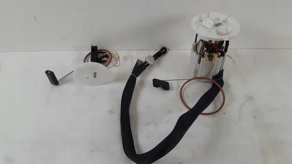 VOLVO XC60 I 2.4 Bomba de Combustível 31372892 image 2