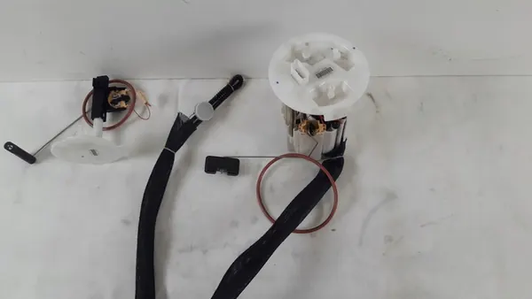 VOLVO XC60 I 2.4 Bomba de Combustível 31372892 image 4