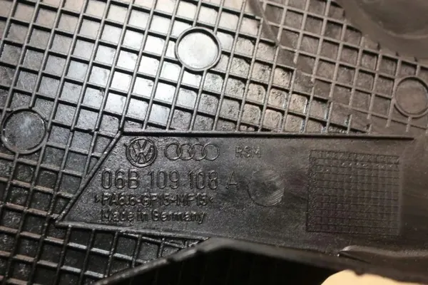 Couvercle de courroie de distribution OEM 06B109108A Audi A4 Avant image 6