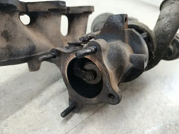 Turboahdin keräimellä OEM 03C145701 VW Golf V:lle image 5