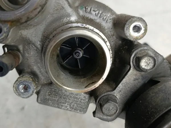 Turboahdin keräimellä OEM 03C145701 VW Golf V:lle image 6