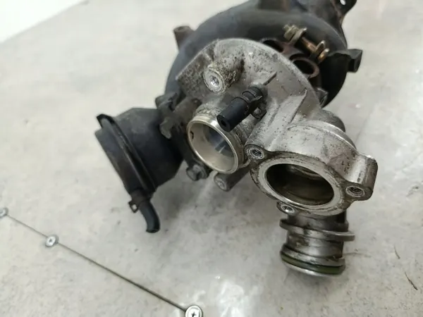 Turboahdin keräimellä OEM 03C145701 VW Golf V:lle image 7