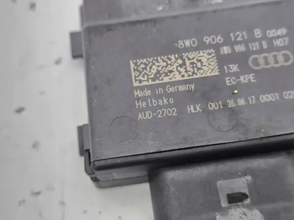Audi A4 B9 8W Pumpensteuermodul 8W0906121B image 5