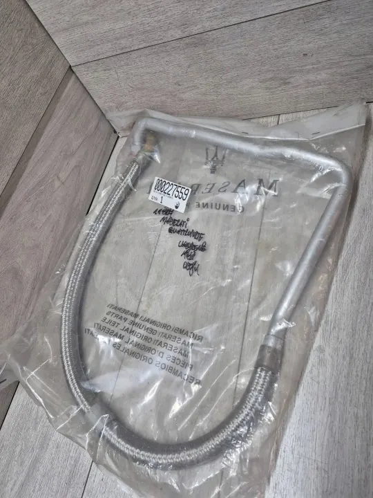 Tuyau Refroidisseur Huile Maserati OEM 227559 - Occasion image 2