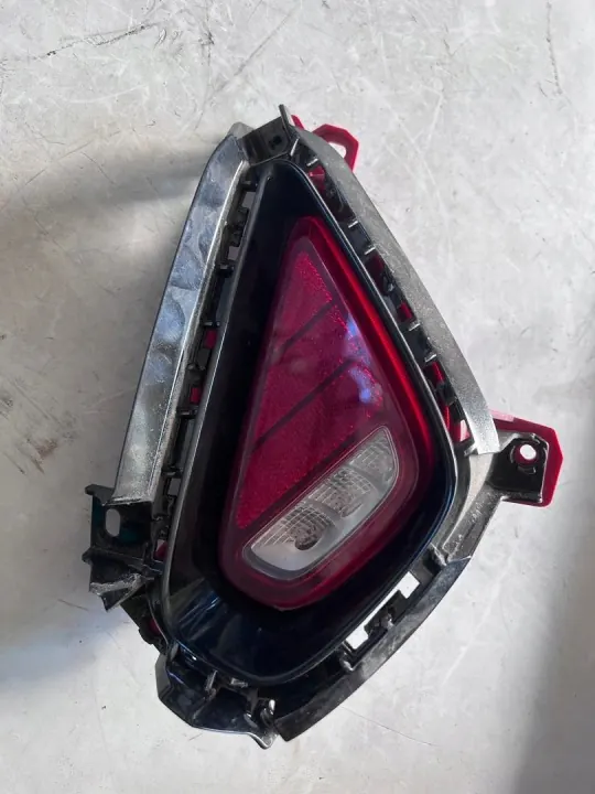 Feu de pare-chocs arrière gauche OEM 92405-J7300 image 2