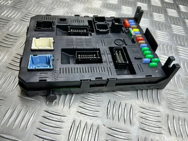 Module confort OEM 9660105680 pour Peugeot 307 1.6L image 4