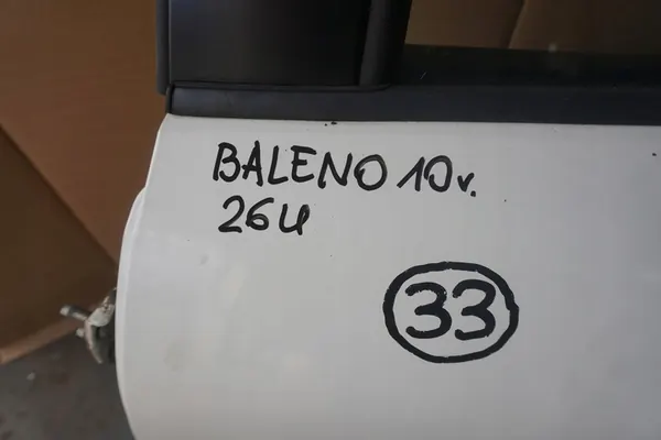 SUZUKI BALENO FE Vänster Bakdörr 26U Vit 2019 OEM image 2