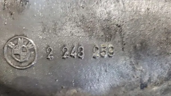 BMW Oliefilterbevestiging OEM 2249259 - Gebruikt image 4