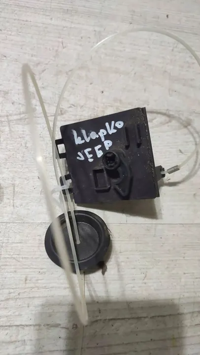 Câble d'ouverture du réservoir Jeep Cherokee 2015 OEM 68140743AB image 2