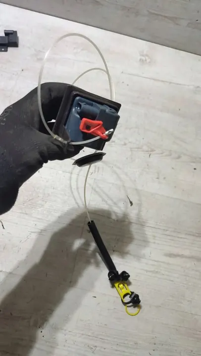 Câble d'ouverture du réservoir Jeep Cherokee 2015 OEM 68140743AB image 5