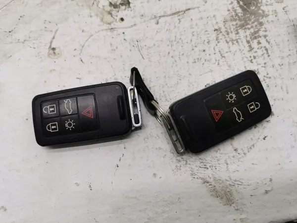 Llave Volvo V60 I 10-13 OEM KLUCZYK PILOT VOLVO image 2