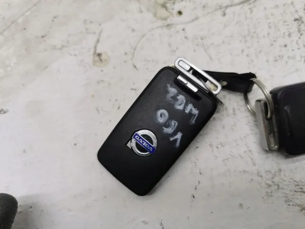 Llave Volvo V60 I 10-13 OEM KLUCZYK PILOT VOLVO image 3