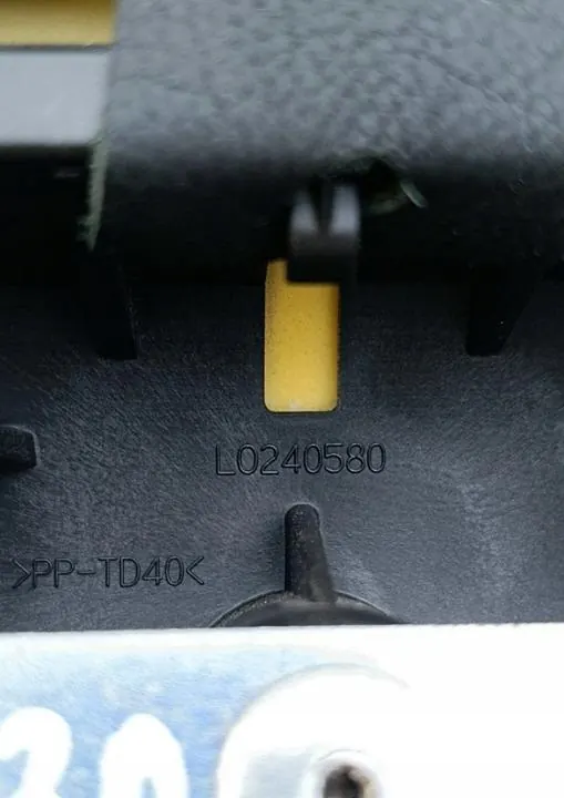 Maserati GRAN TURISMO 2011 Kopfstütze hinten OEM L0240580 image 7