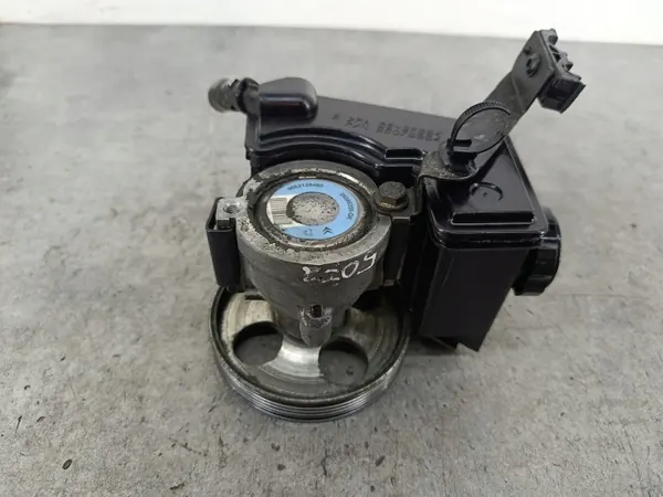 Pompe de direction OEM 9662128480 pour Peugeot 206 image 8