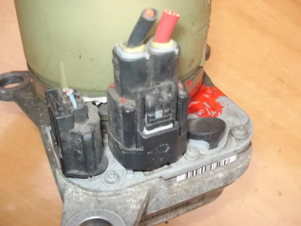 Bomba de direção assistida Volvo V50 C70 C30 OEM 5N513K514AD image 4