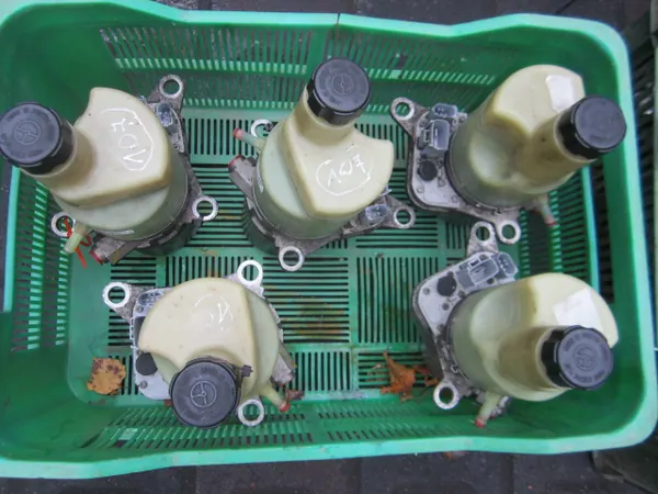 Bomba de direção assistida Volvo V50 C70 C30 OEM 5N513K514AD image 7