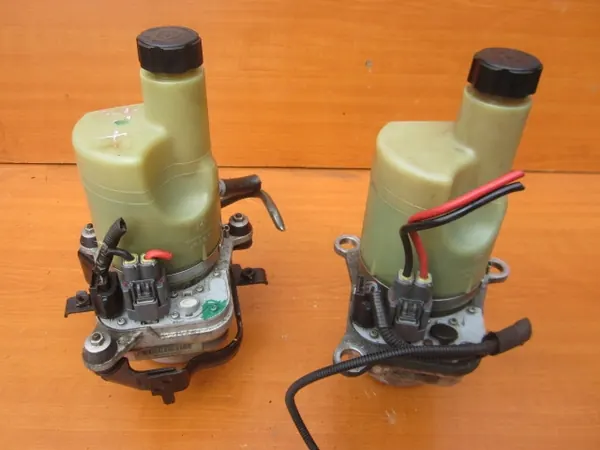 Bomba de direção assistida Volvo V50 C70 C30 OEM 5N513K514AD image 8