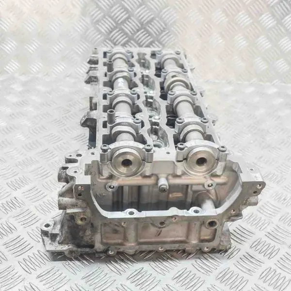 Mercedes W906 OM651 Diesel Engine Head image 5