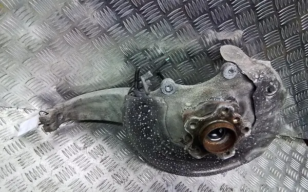 BMW 5er G30 G31 linke Radnabe 4x4 OEM Wrakowisko-8103- image 2