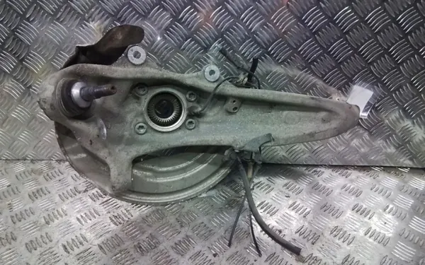 BMW 5er G30 G31 linke Radnabe 4x4 OEM Wrakowisko-8103- image 3