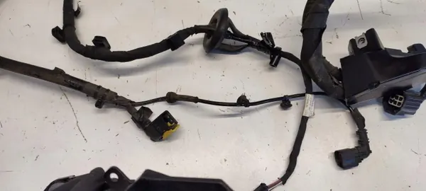Volvo V90 II Akunpidike OEM 31665306 - Käytetty image 4