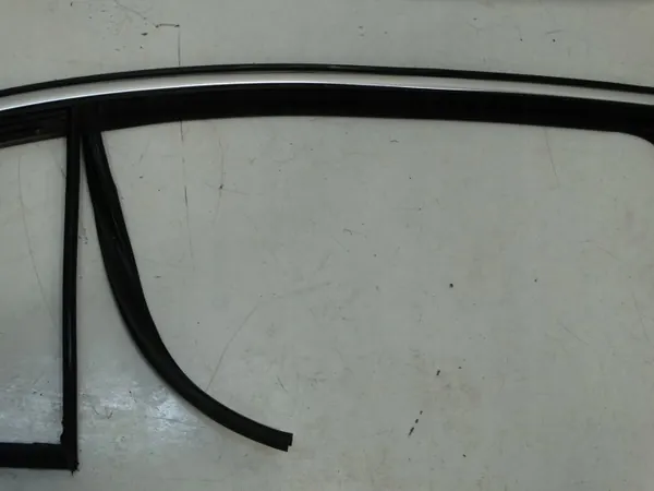 Junta ventana puerta trasera derecha VW Passat B7 OEM 3AE845212 image 3