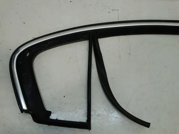 Junta ventana puerta trasera derecha VW Passat B7 OEM 3AE845212 image 4