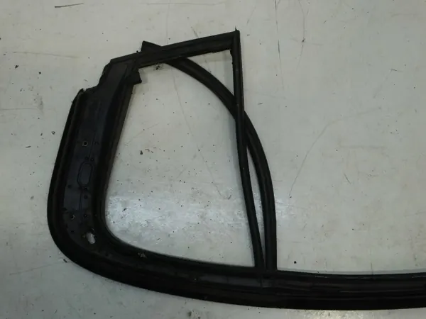 Junta ventana puerta trasera derecha VW Passat B7 OEM 3AE845212 image 6