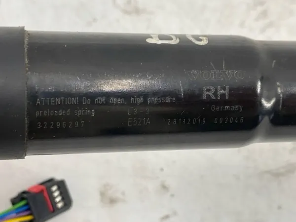 Actuateur de hayon Volvo XC40 OEM 32296297 Droit image 6