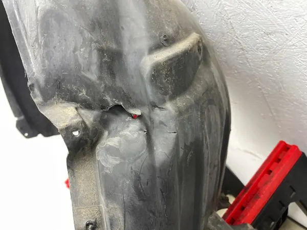 AUDI A3 8V0 13-16 Right Front Wheel Arch 8V0821172 image 4