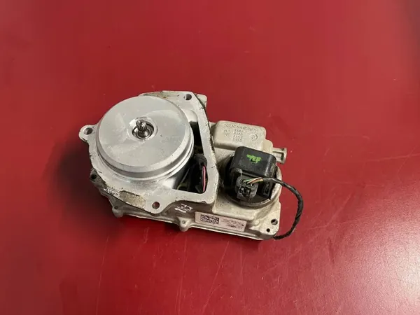 Bomba de dirección asistida BMW OEM 6882055 - Usado image 2