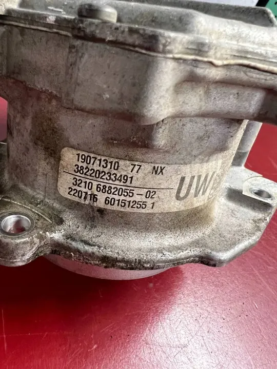 Bomba de dirección asistida BMW OEM 6882055 - Usado image 3