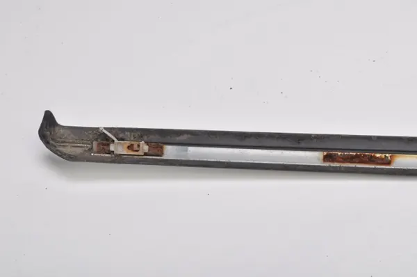 Volvo XC60 I Frontscheibenleiste Links OEM 2327939 image 6