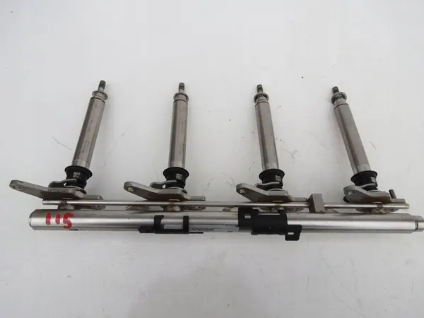 Brandstofrail rechts Mercedes-Benz CLS W218 2011-2017 A2780703495 image 2