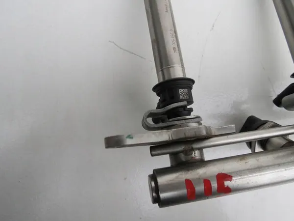 Brandstofrail rechts Mercedes-Benz CLS W218 2011-2017 A2780703495 image 8