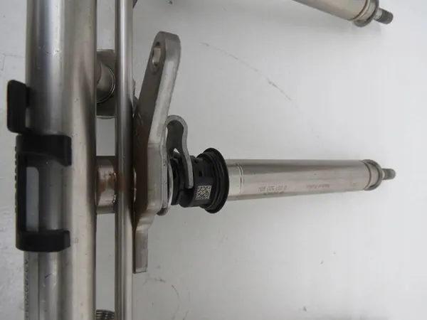 Brandstofrail rechts Mercedes-Benz CLS W218 2011-2017 A2780703495 image 9