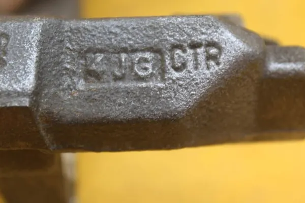 Bremssattelträger rechts vorne VW Passat B7 image 10