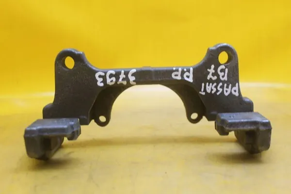 Bremssattelträger rechts vorne VW Passat B7 image 2