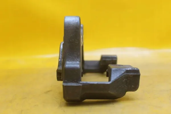 Bremssattelträger rechts vorne VW Passat B7 image 3