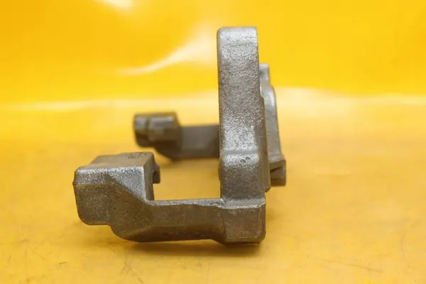 Bremssattelträger rechts vorne VW Passat B7 image 5