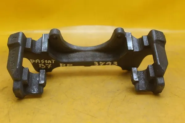 Bremssattelträger rechts vorne VW Passat B7 image 6