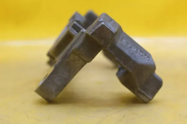 Bremssattelträger rechts vorne VW Passat B7 image 7